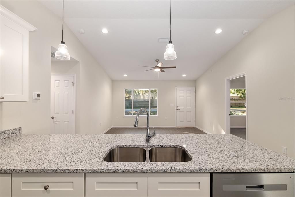 Active With Contract: $368,900 (3 beds, 2 baths, 1250 Square Feet)