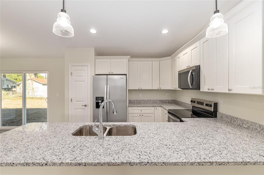 Active With Contract: $368,900 (3 beds, 2 baths, 1250 Square Feet)