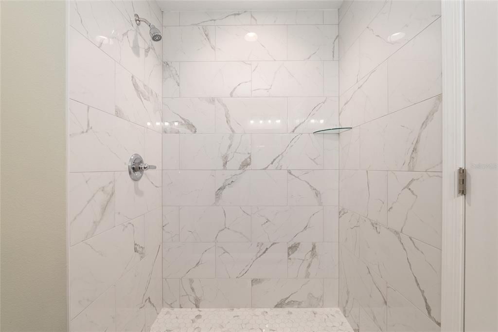 Active With Contract: $368,900 (3 beds, 2 baths, 1250 Square Feet)