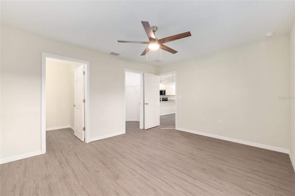 Active With Contract: $368,900 (3 beds, 2 baths, 1250 Square Feet)