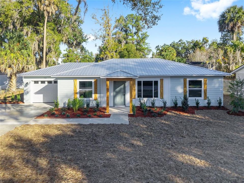 Active With Contract: $368,900 (3 beds, 2 baths, 1250 Square Feet)