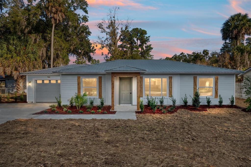 Active With Contract: $368,900 (3 beds, 2 baths, 1250 Square Feet)