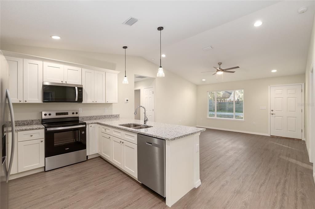 Active With Contract: $368,900 (3 beds, 2 baths, 1250 Square Feet)