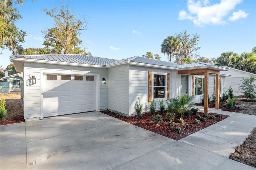 Active With Contract: $368,900 (3 beds, 2 baths, 1250 Square Feet)