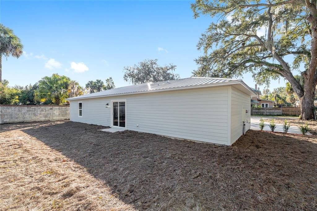 Active With Contract: $368,900 (3 beds, 2 baths, 1250 Square Feet)