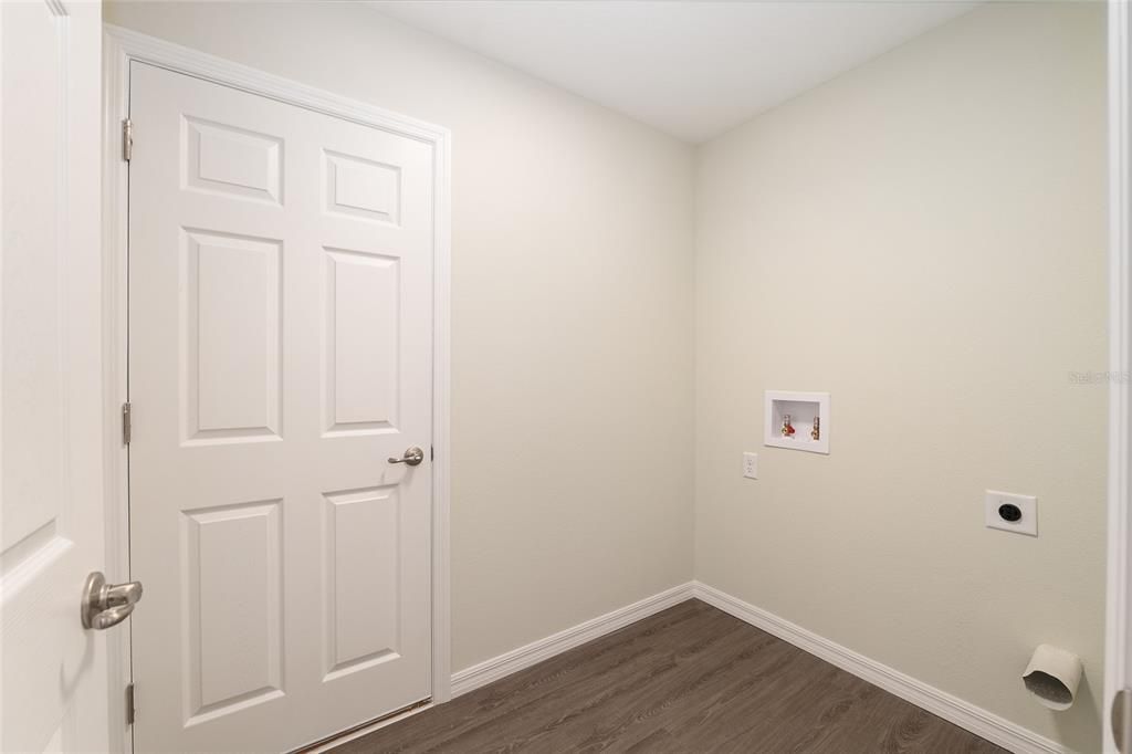 Active With Contract: $368,900 (3 beds, 2 baths, 1250 Square Feet)