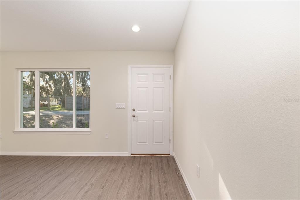 Active With Contract: $368,900 (3 beds, 2 baths, 1250 Square Feet)