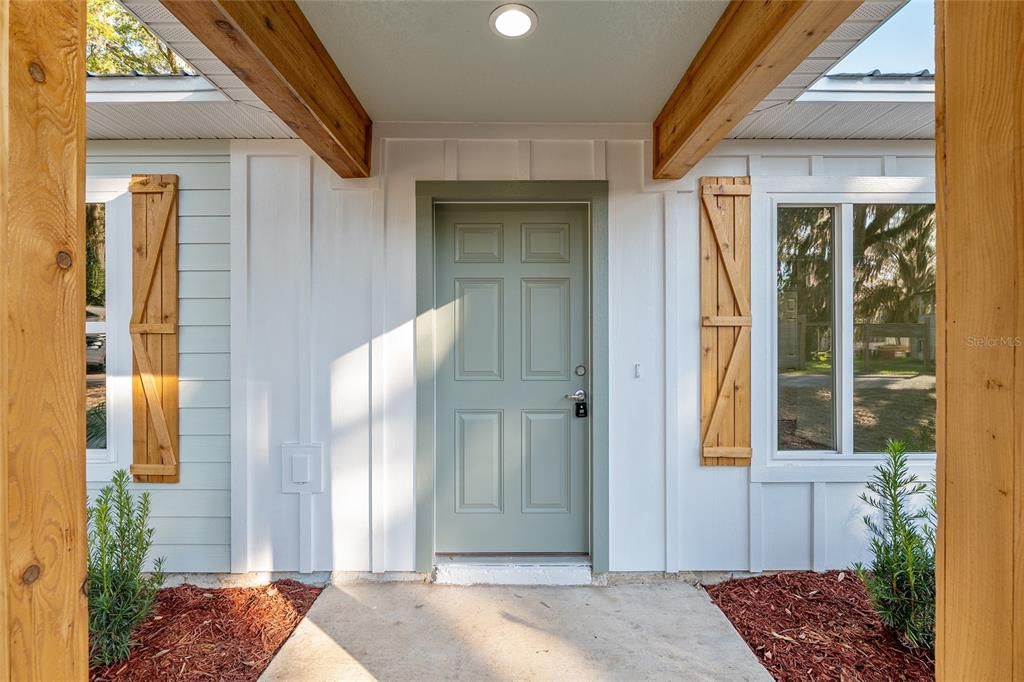 Active With Contract: $368,900 (3 beds, 2 baths, 1250 Square Feet)