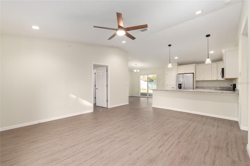Active With Contract: $368,900 (3 beds, 2 baths, 1250 Square Feet)