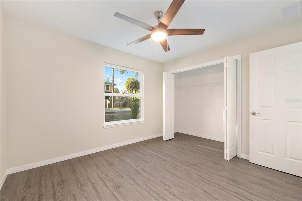 Active With Contract: $368,900 (3 beds, 2 baths, 1250 Square Feet)