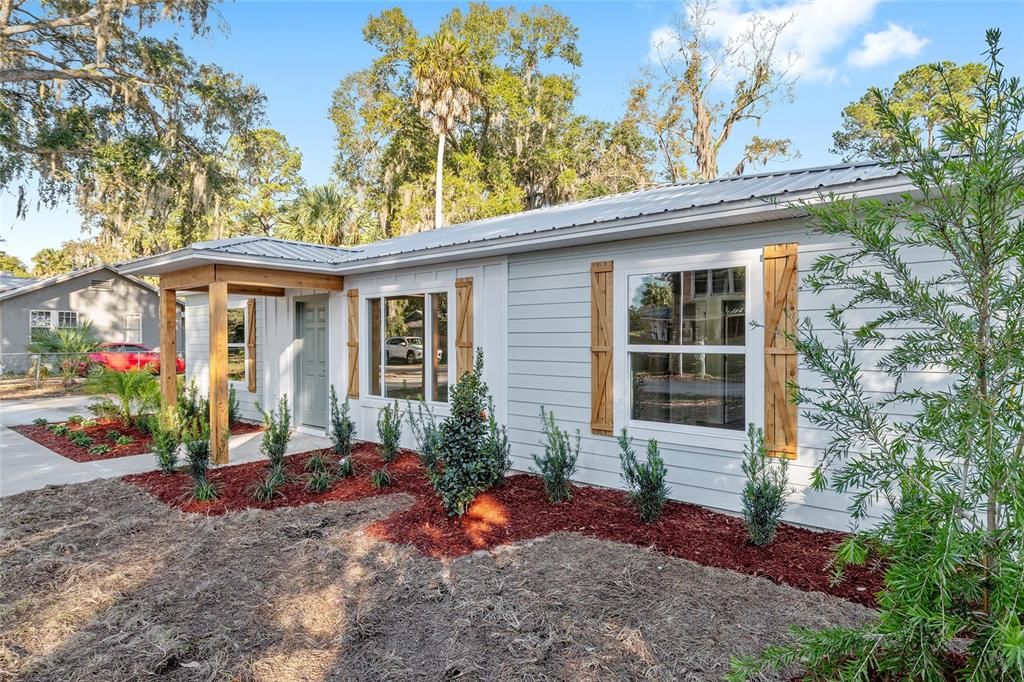 Active With Contract: $368,900 (3 beds, 2 baths, 1250 Square Feet)