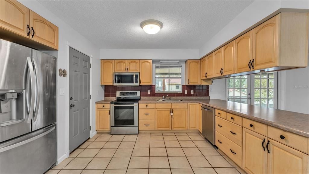 En Venta: $334,000 (3 camas, 2 baños, 1695 Pies cuadrados)