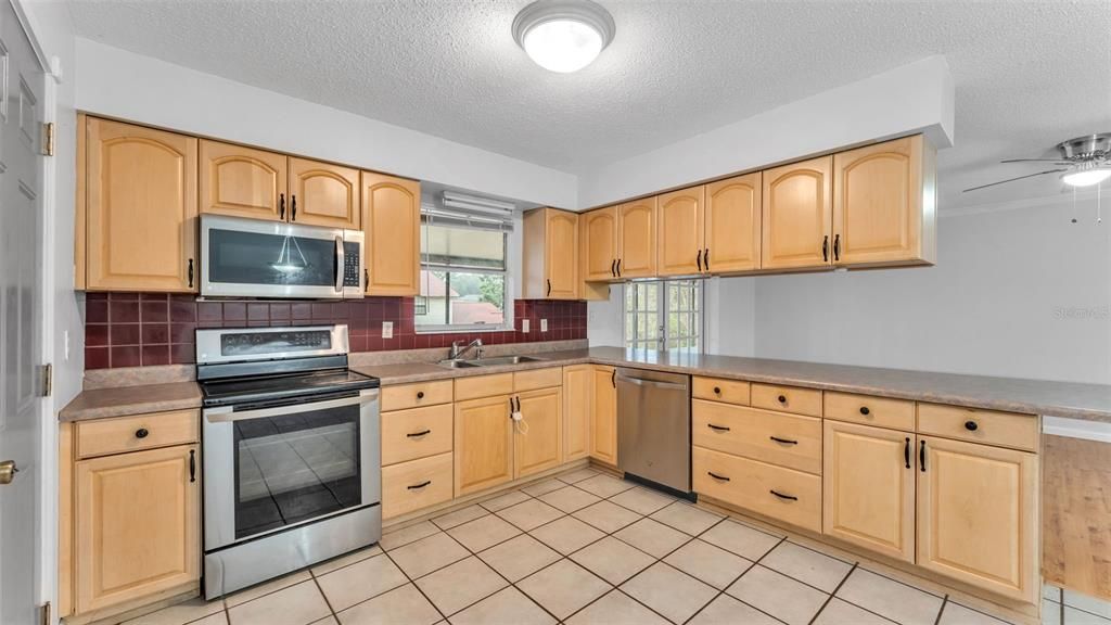 En Venta: $334,000 (3 camas, 2 baños, 1695 Pies cuadrados)