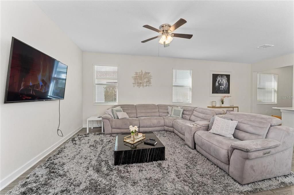 出租: $3,150 (4 贝兹, 3 浴室, 2476 平方英尺)