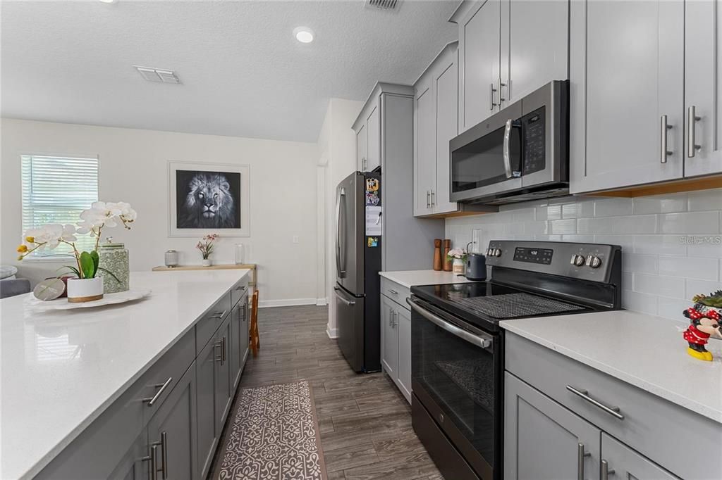 出租: $3,150 (4 贝兹, 3 浴室, 2476 平方英尺)