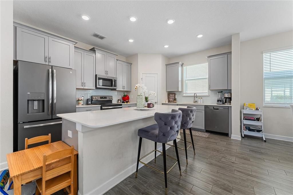 出租: $3,150 (4 贝兹, 3 浴室, 2476 平方英尺)