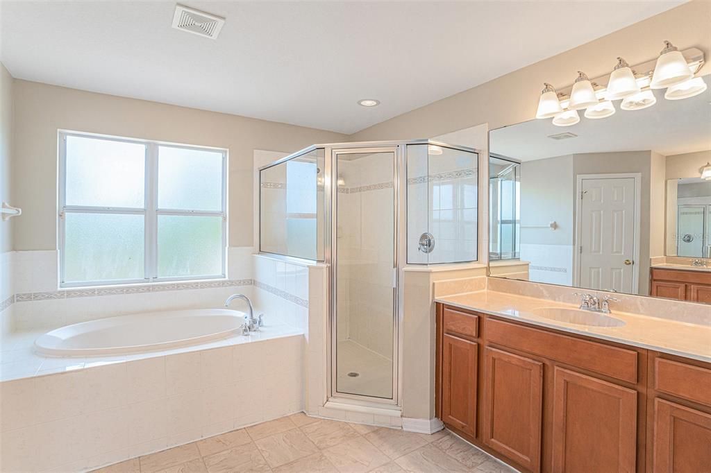 For Rent: $3,200 (4 beds, 2 baths, 2573 Square Feet)