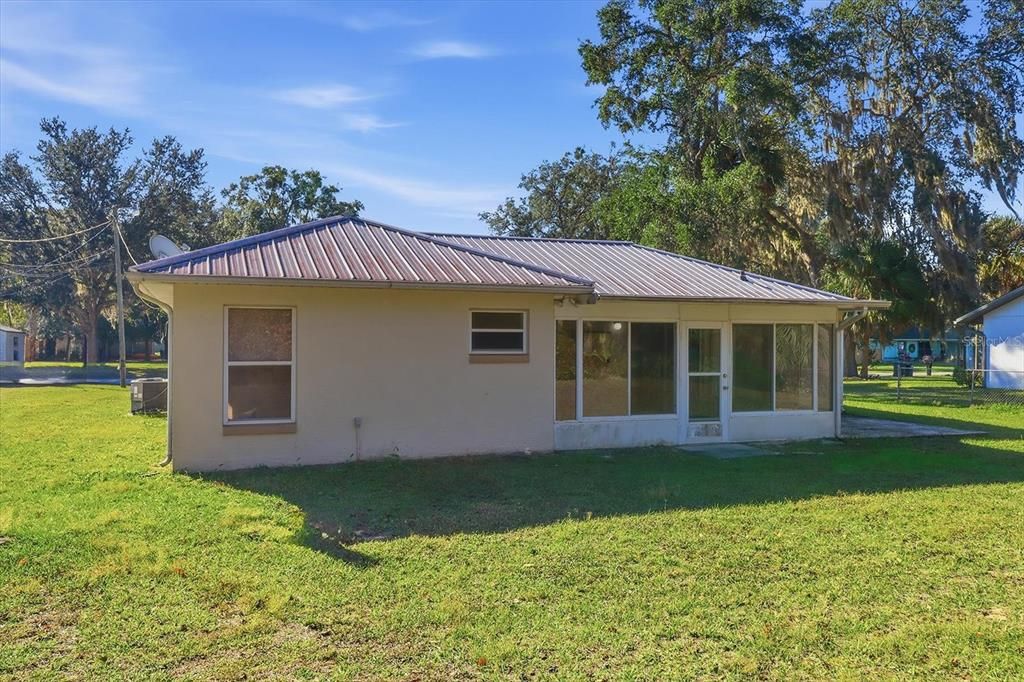 For Sale: $245,000 (3 beds, 2 baths, 1197 Square Feet)