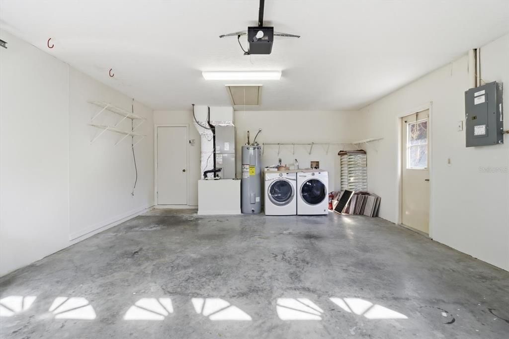 For Sale: $245,000 (3 beds, 2 baths, 1197 Square Feet)