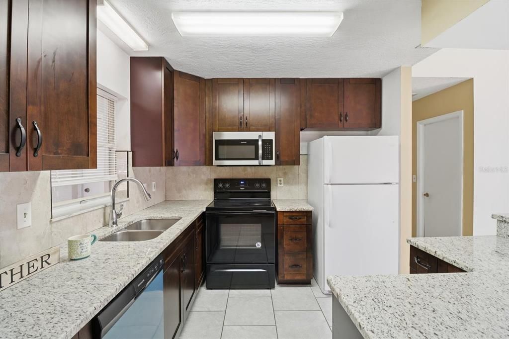 For Sale: $245,000 (3 beds, 2 baths, 1197 Square Feet)