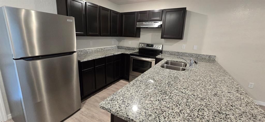 出租: $1,075 (1 贝兹, 1 浴室, 747 平方英尺)