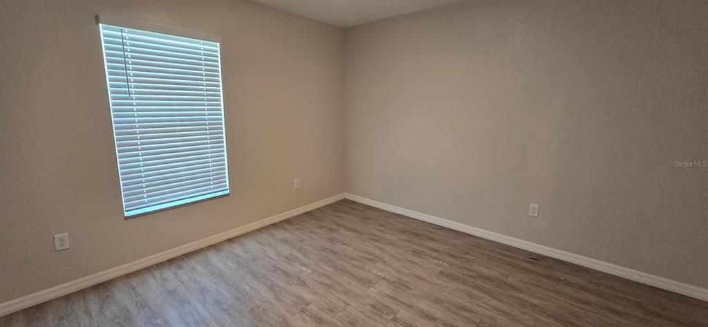 出租: $1,075 (1 贝兹, 1 浴室, 747 平方英尺)