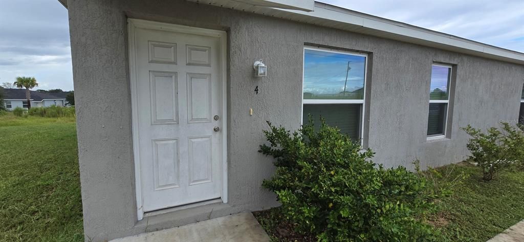 出租: $1,075 (1 贝兹, 1 浴室, 747 平方英尺)