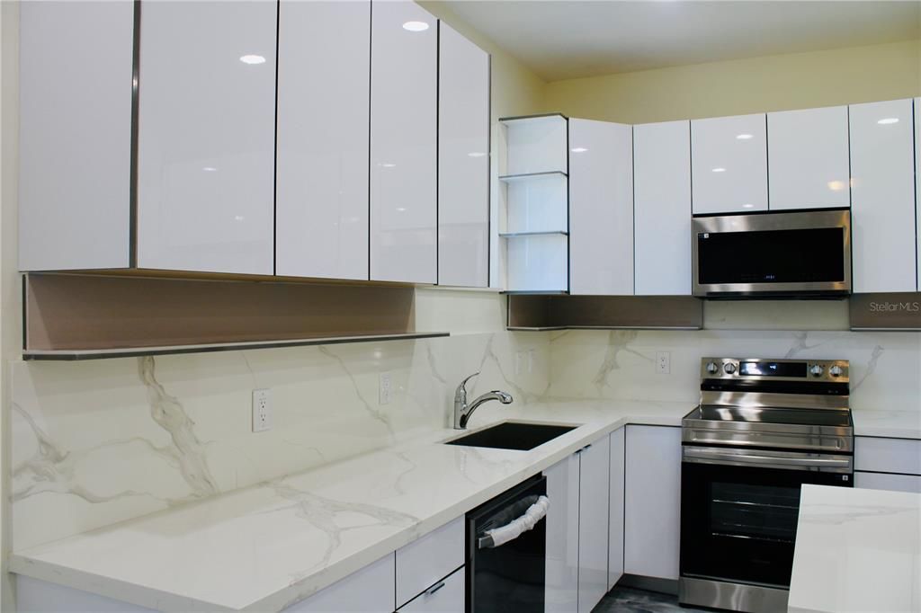 En Venta: $502,000 (5 camas, 3 baños, 2467 Pies cuadrados)