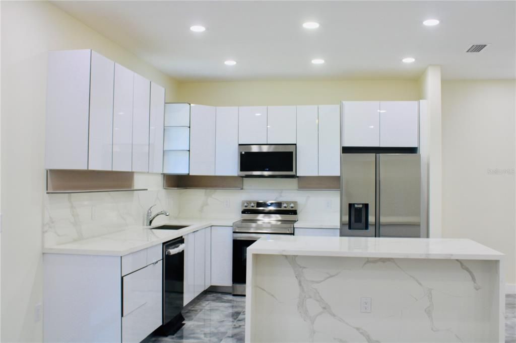 En Venta: $502,000 (5 camas, 3 baños, 2467 Pies cuadrados)