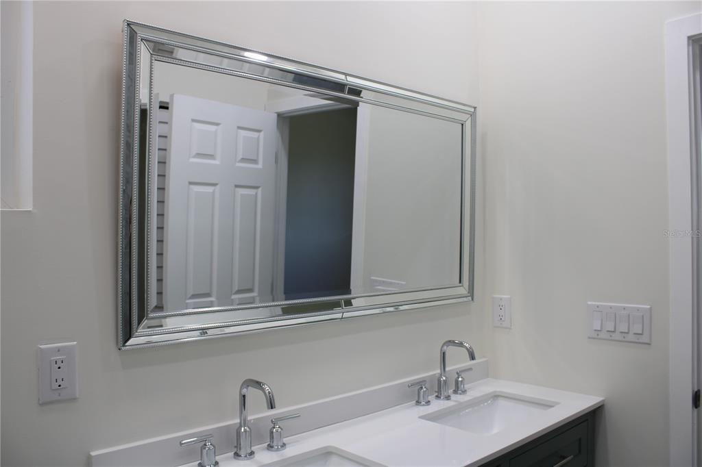 En Venta: $502,000 (5 camas, 3 baños, 2467 Pies cuadrados)