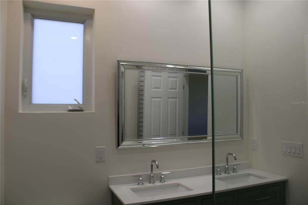 En Venta: $502,000 (5 camas, 3 baños, 2467 Pies cuadrados)