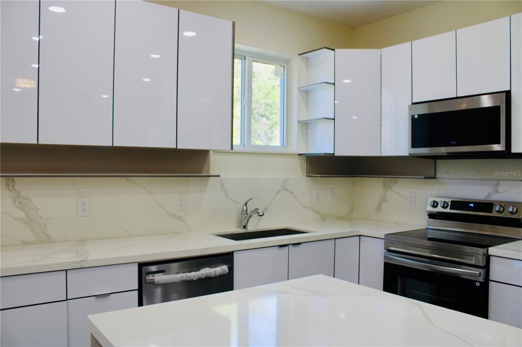 En Venta: $502,000 (5 camas, 3 baños, 2467 Pies cuadrados)