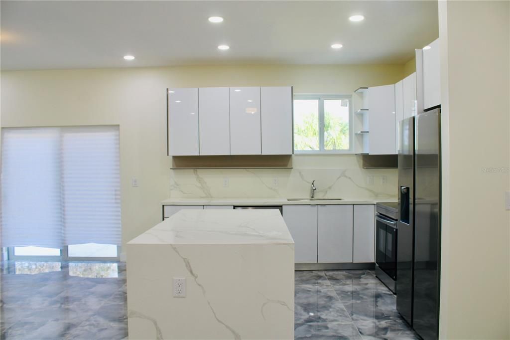 En Venta: $502,000 (5 camas, 3 baños, 2467 Pies cuadrados)