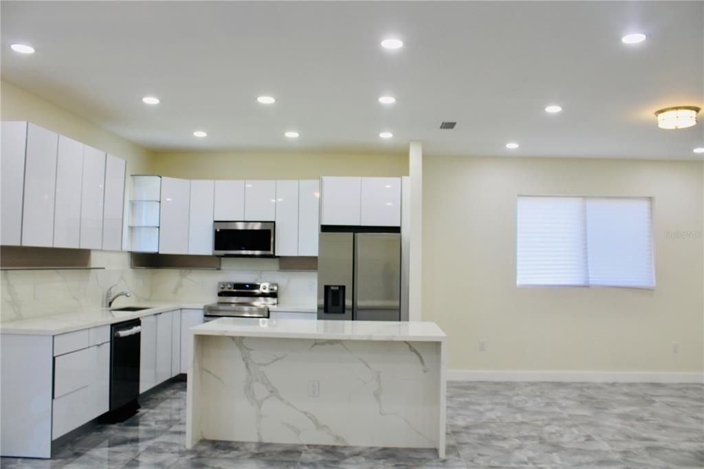 En Venta: $502,000 (5 camas, 3 baños, 2467 Pies cuadrados)