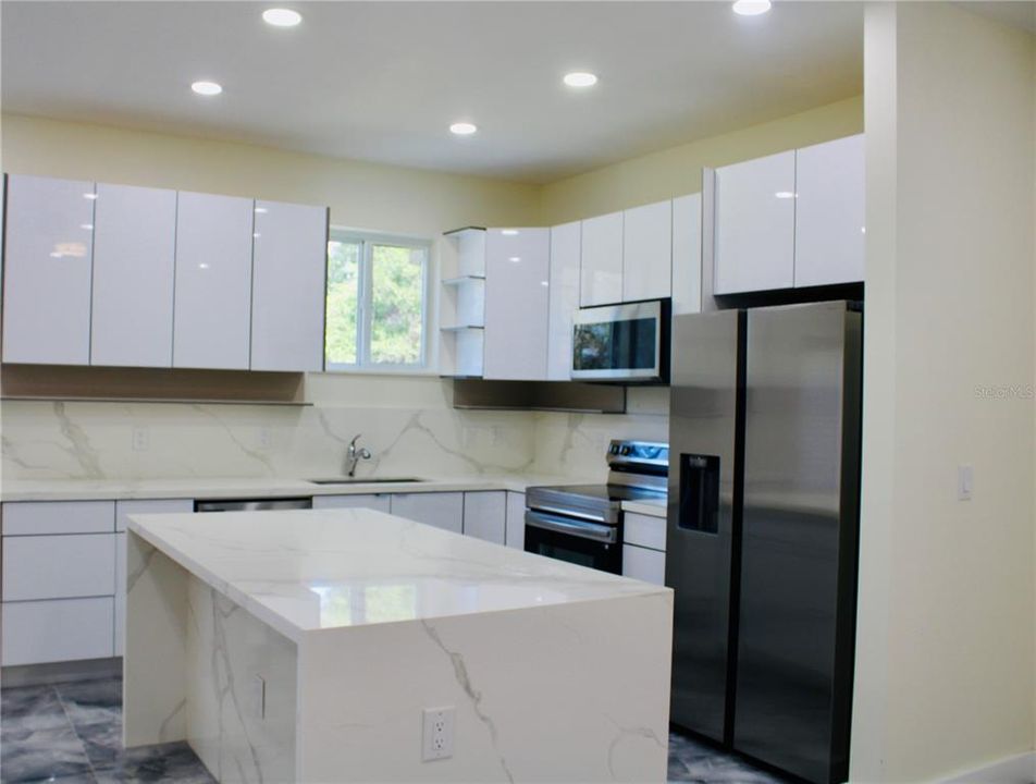 En Venta: $502,000 (5 camas, 3 baños, 2467 Pies cuadrados)