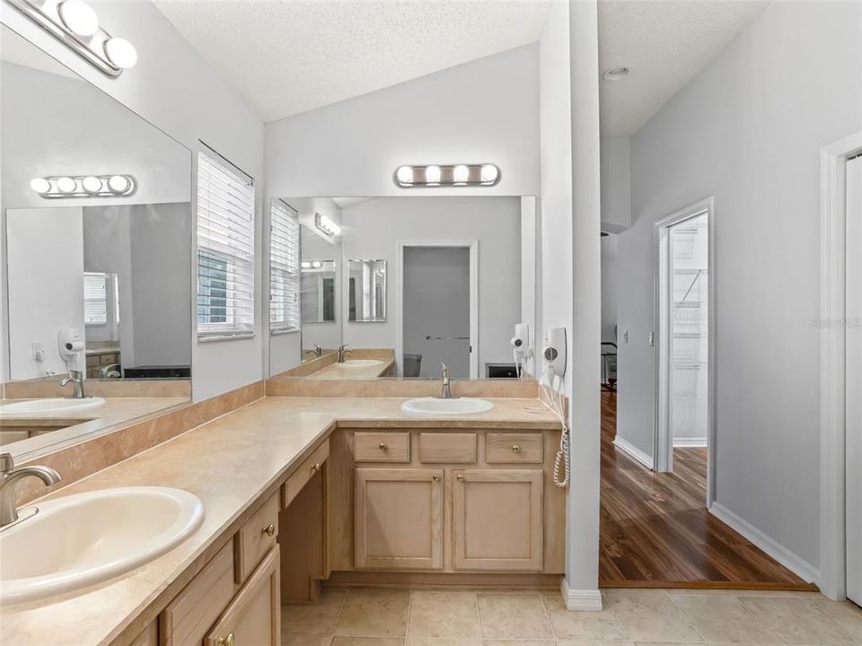 For Sale: $499,900 (3 beds, 2 baths, 1967 Square Feet)