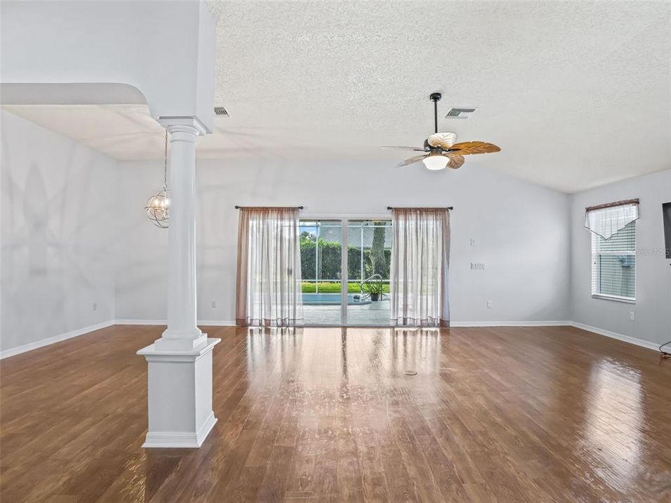 For Sale: $499,900 (3 beds, 2 baths, 1967 Square Feet)