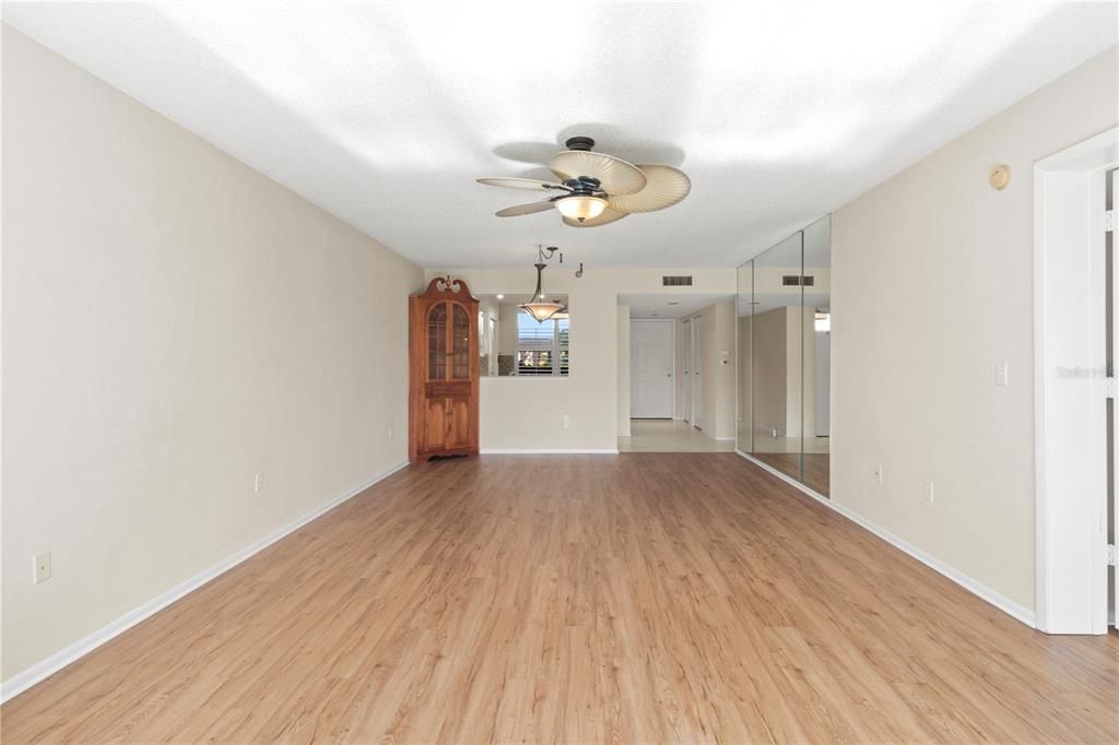 待售: $169,900 (1 贝兹, 2 浴室, 1020 平方英尺)