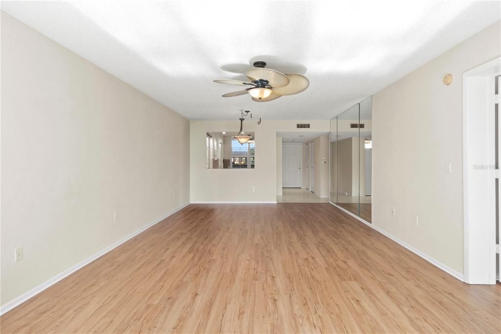 待售: $169,900 (1 贝兹, 2 浴室, 1020 平方英尺)