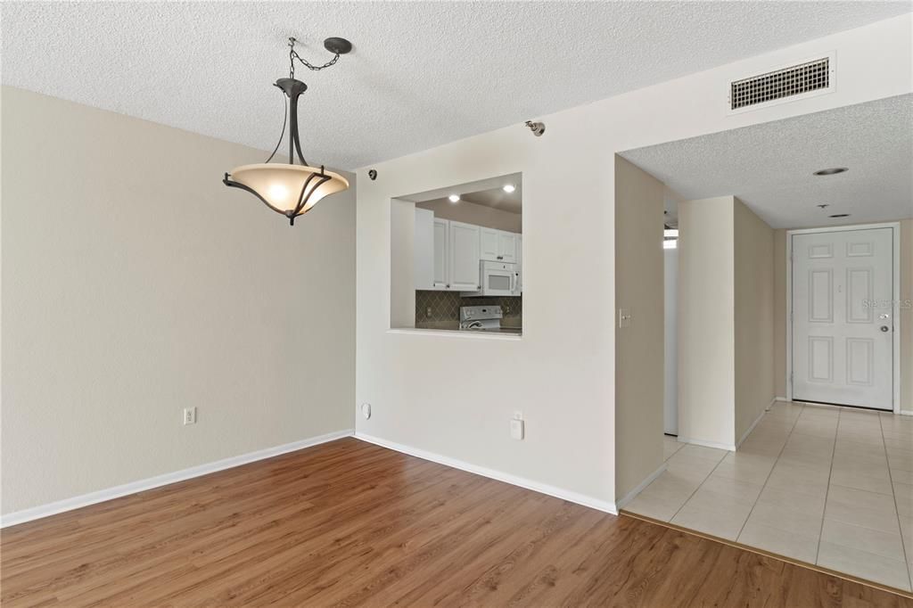 待售: $169,900 (1 贝兹, 2 浴室, 1020 平方英尺)