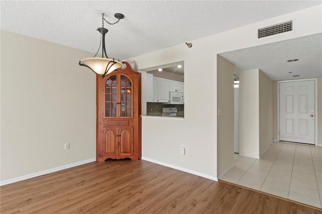 待售: $169,900 (1 贝兹, 2 浴室, 1020 平方英尺)