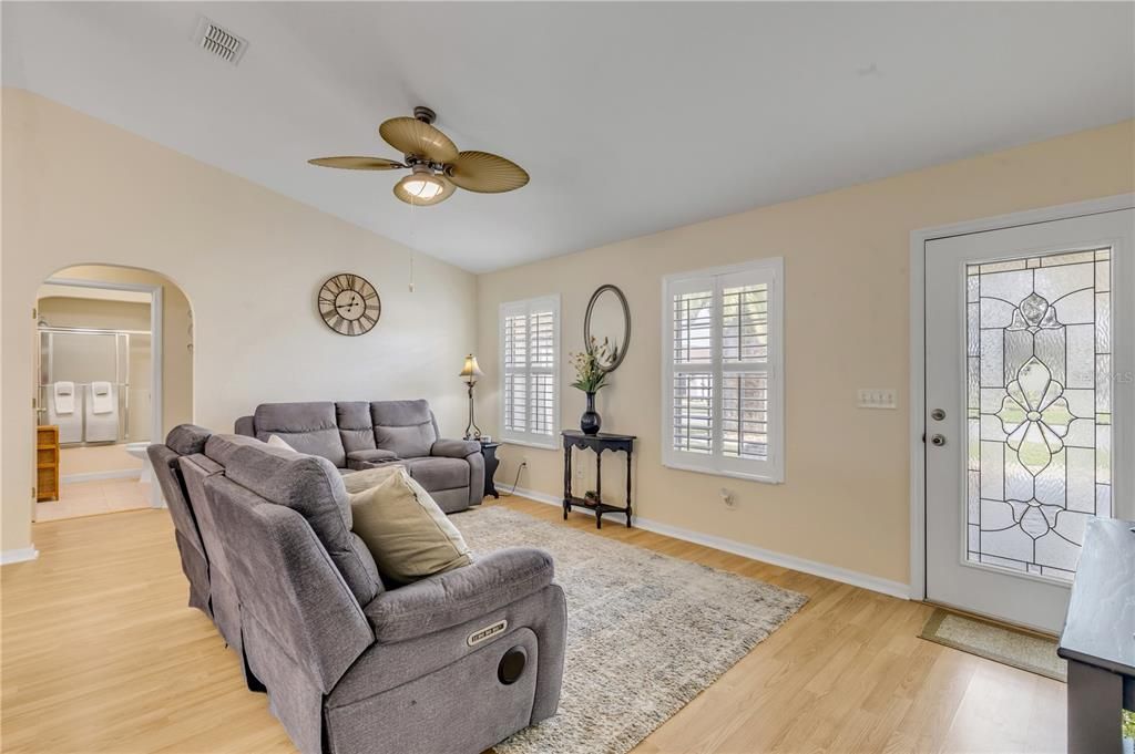 En Venta: $340,000 (3 camas, 2 baños, 1471 Pies cuadrados)