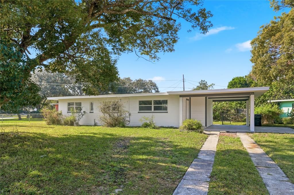 For Sale: $349,000 (3 beds, 2 baths, 968 Square Feet)