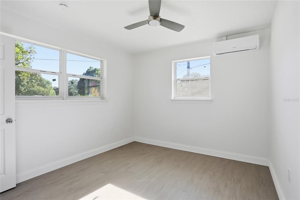 For Sale: $349,000 (3 beds, 2 baths, 968 Square Feet)