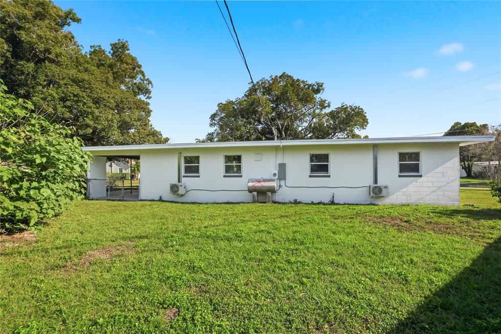 For Sale: $349,000 (3 beds, 2 baths, 968 Square Feet)