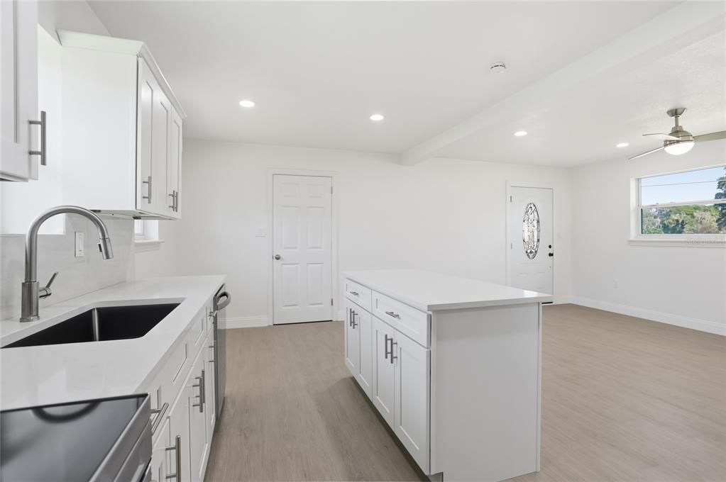 For Sale: $349,000 (3 beds, 2 baths, 968 Square Feet)