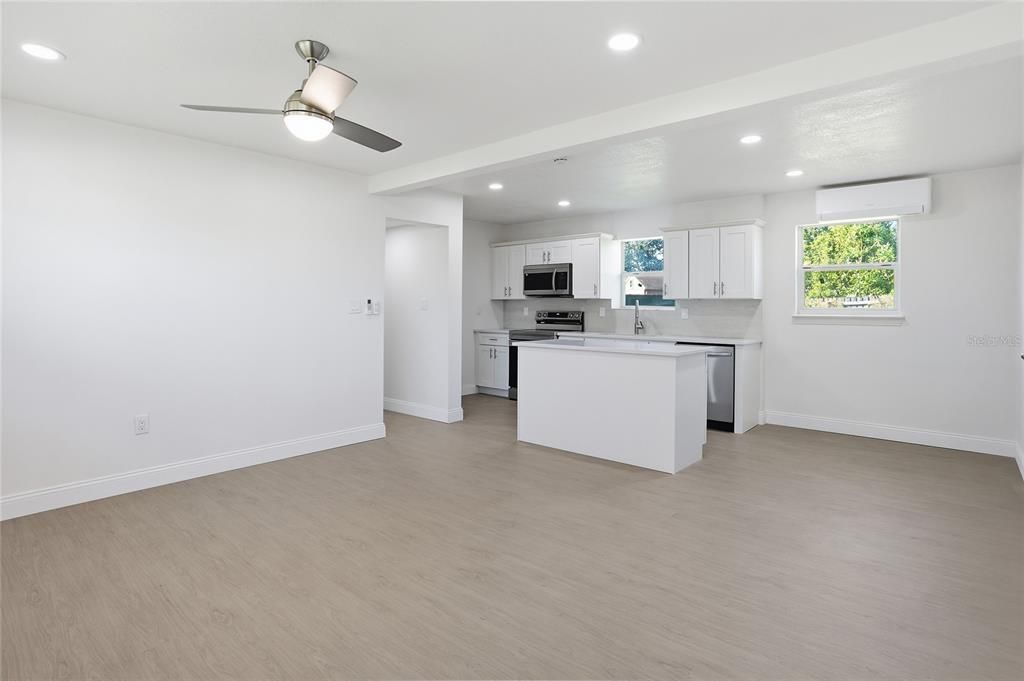 For Sale: $349,000 (3 beds, 2 baths, 968 Square Feet)