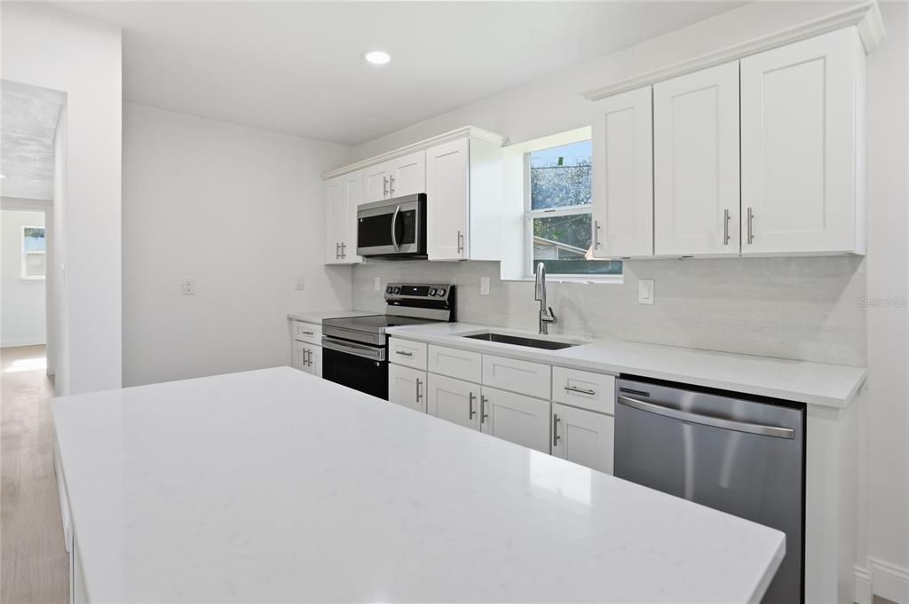 For Sale: $349,000 (3 beds, 2 baths, 968 Square Feet)