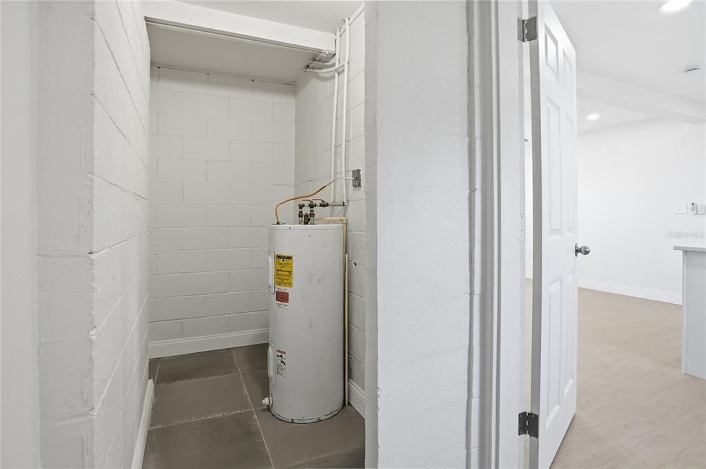 For Sale: $349,000 (3 beds, 2 baths, 968 Square Feet)