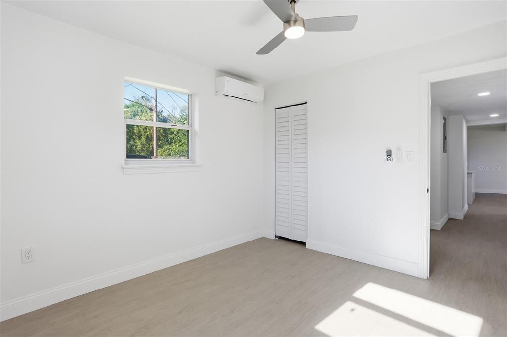 For Sale: $349,000 (3 beds, 2 baths, 968 Square Feet)